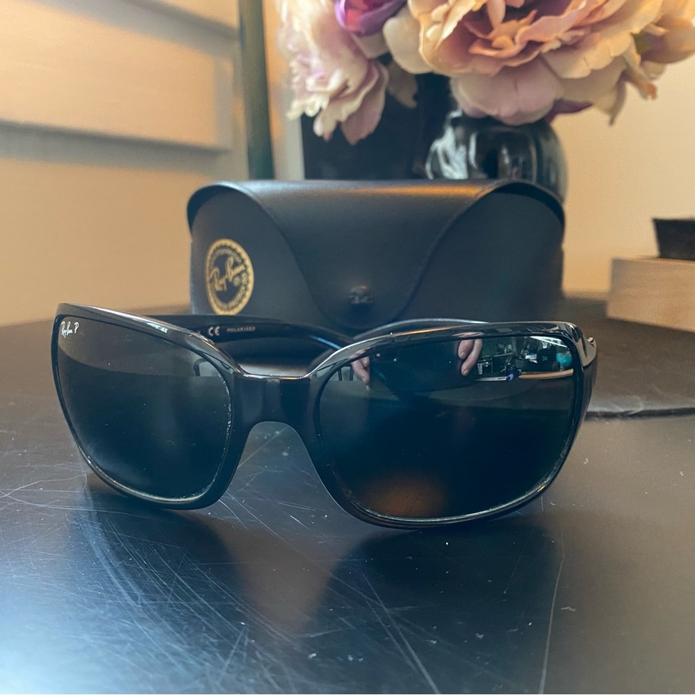 Ray-Ban Polarized Women’s SunGlasses RB4068